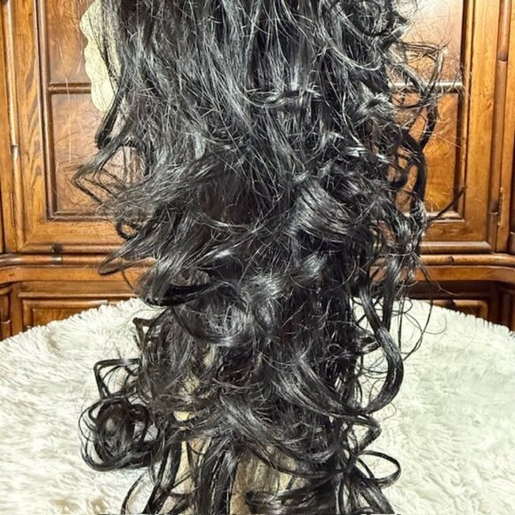 Vanessa Express Top 26" Tops Caliente Lace Front Color 1B Wavy Synthetic Wig - Picture 12 of 16